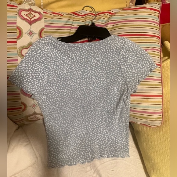 BRANDY MELVILLE BLUE FLORAL ZELLY TOP - Picture 3 of 3